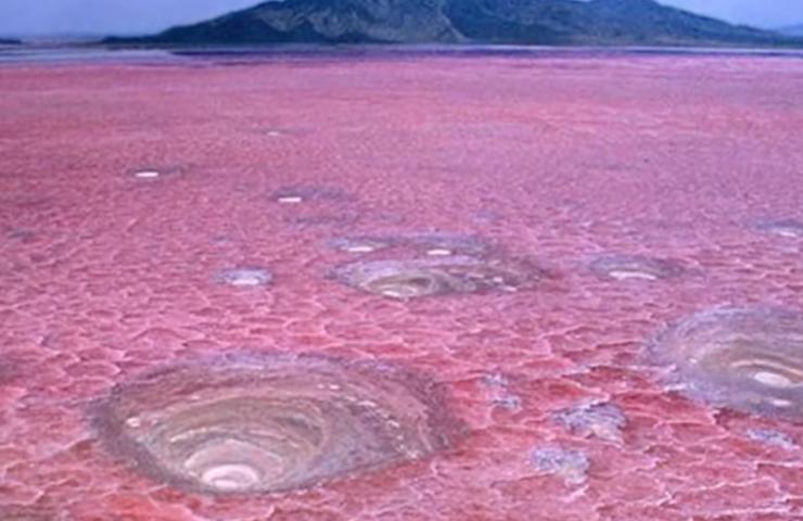 laghi più assurdi pianeta