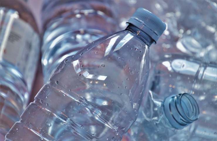 incentivo per chi ricicla le bottiglie di plastica 