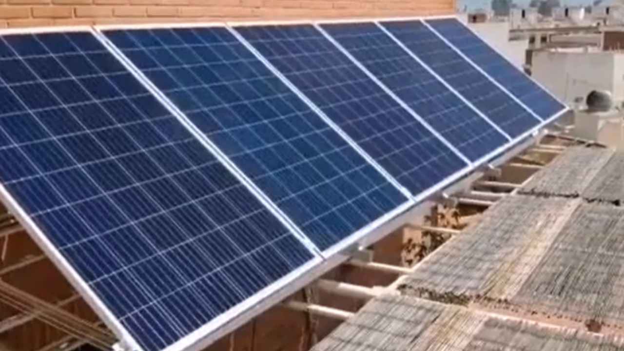 auto pannelli solari attraversa deserto missione