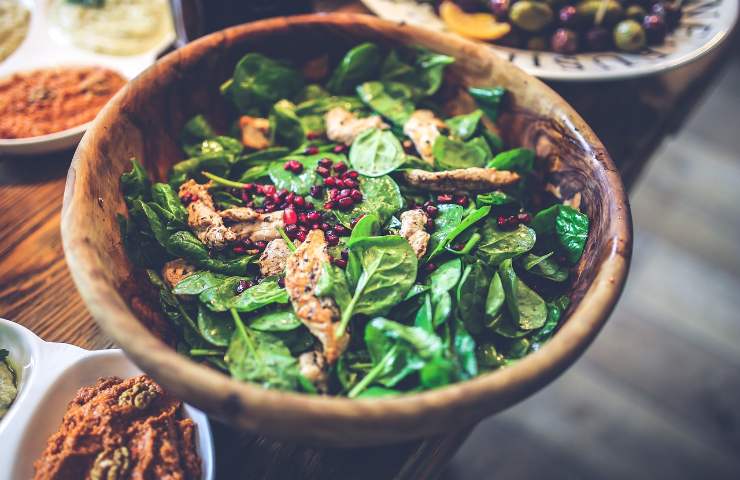 insalata con chicchi di melograno