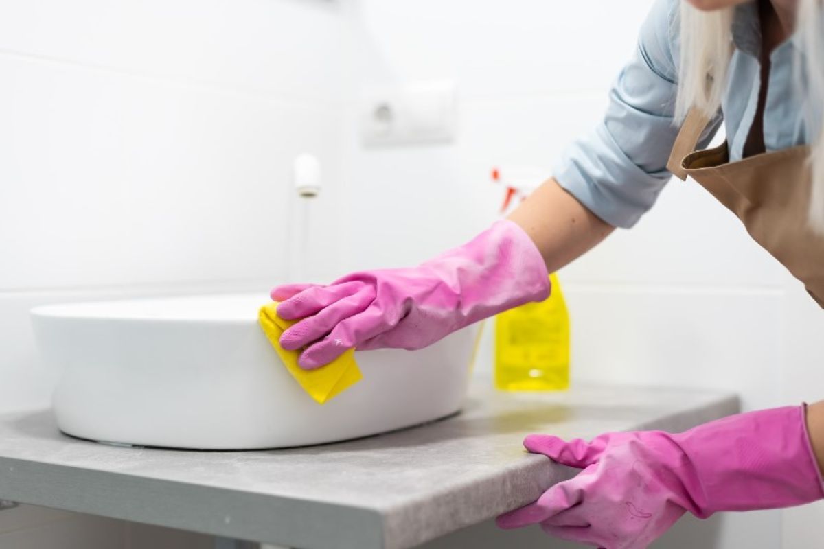 Pulizia bagno, miscela naturale fai da te