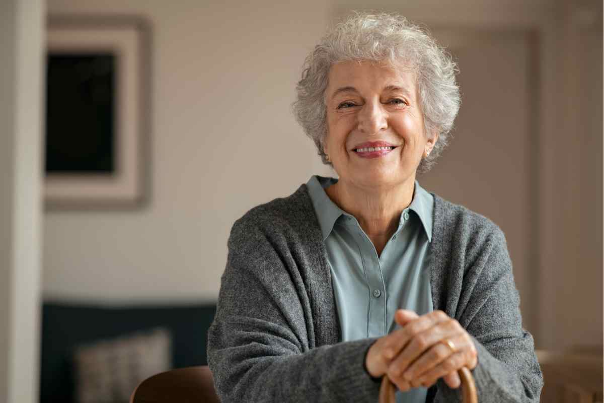 Una nonna sorridente