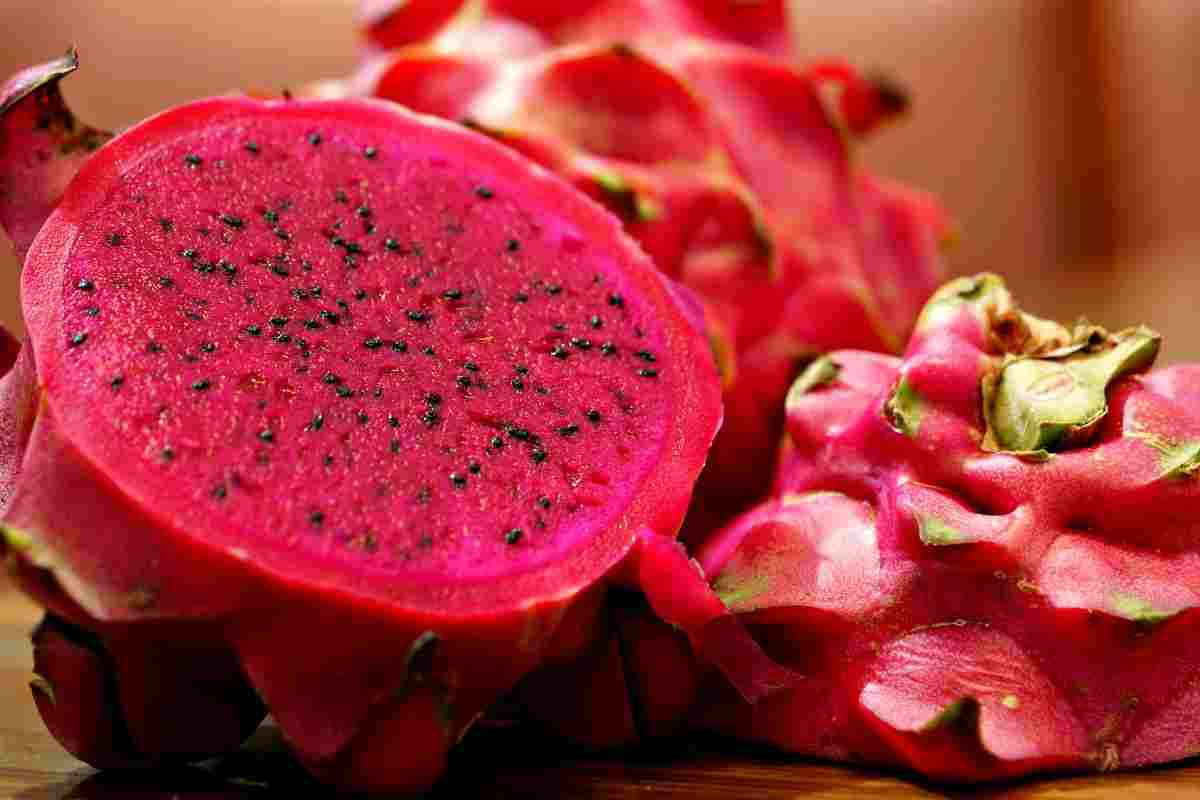 frutto del drago aperto a metà
