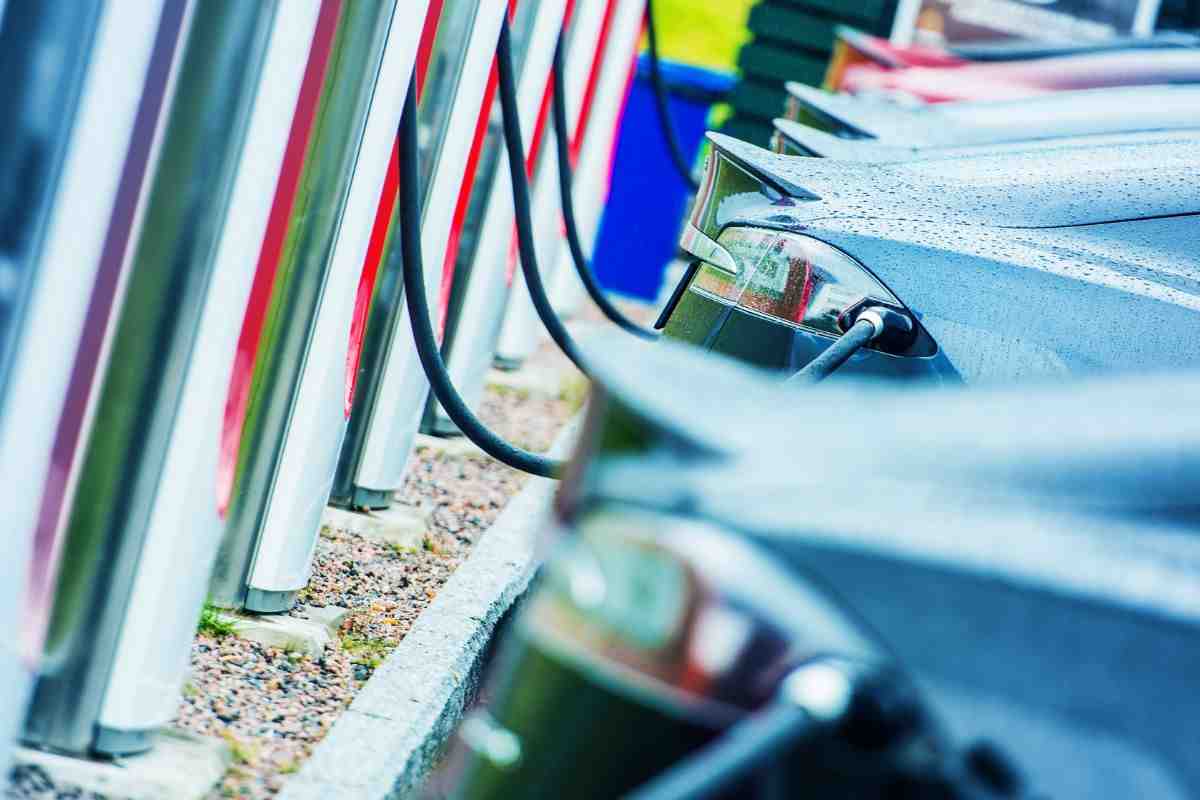 Auto elettriche, il beneficio nascosto che cambia le città: meno rumore, più qualità della vita
